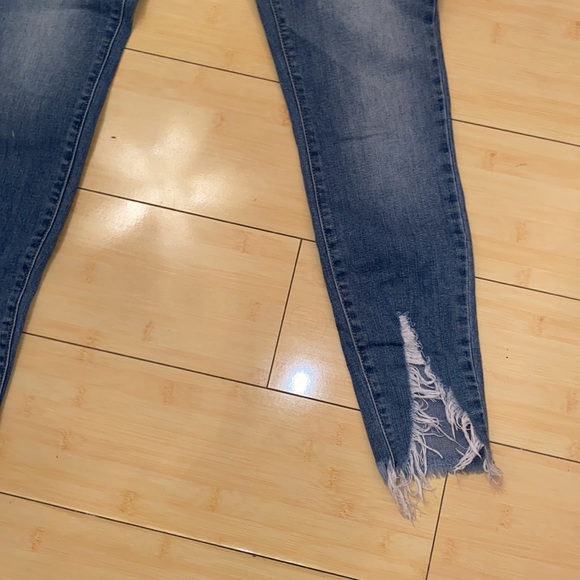 Cello
Ellie Mid Rise Fray Hem Ankle Skinny size 1 - Picture 4 of 6